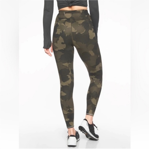 Like New Athleta 'Run Free' 7/8 Reflective Ankle Camo Tights - Women's XS - Picture 2 of 12
